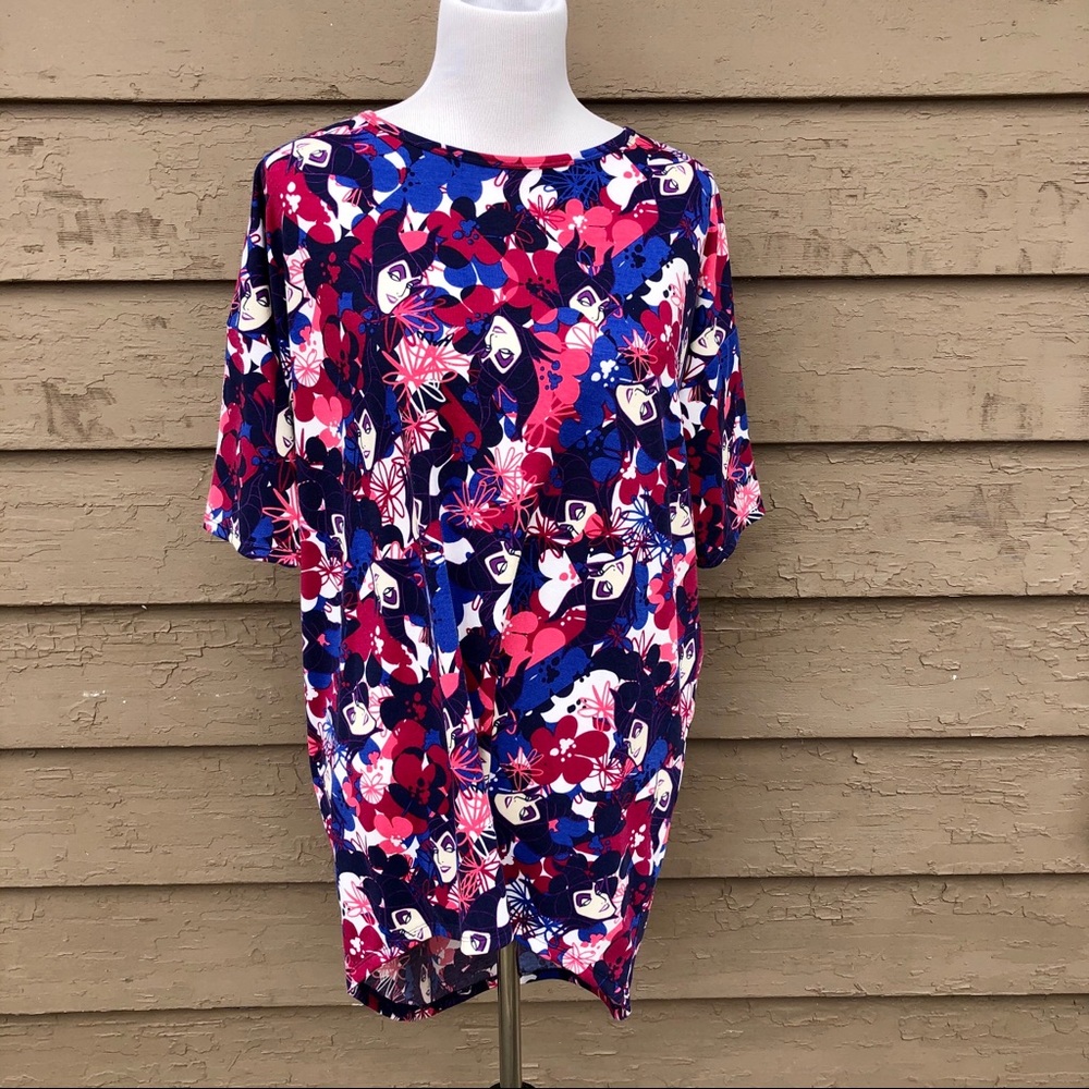☀️☀️☀️ 4/$20 Maleficent Lularoe tunic top!